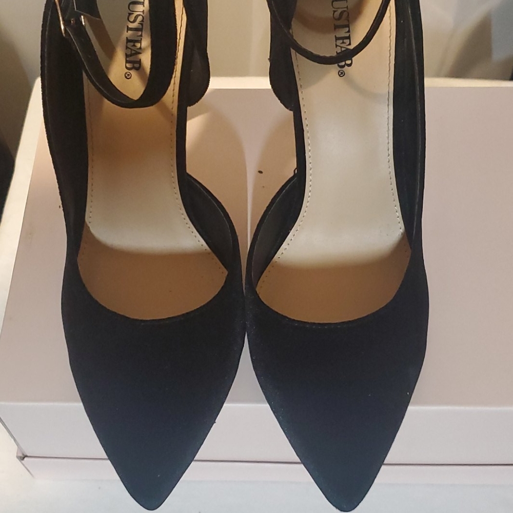Midnight Heels - Picture 7 of 8